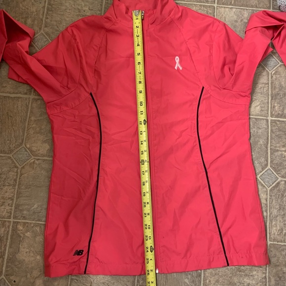 New Balance breast cancer awareness rain shell - Picture 8 of 8